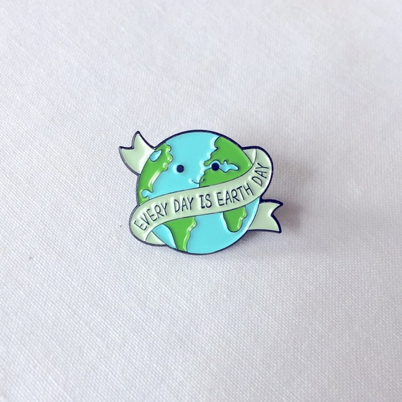 🍏50% OFF/3+... Everyday Is Earth Day Enamel Pin - Picture 3 of 5